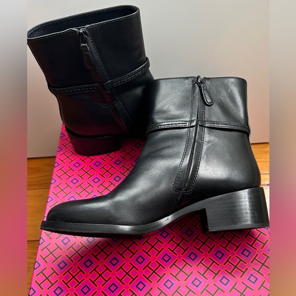 TORY BURCH Miller Black Calfskin Ankle Bootie US9. Perfect condition $398 retail - Picture 13 of 16